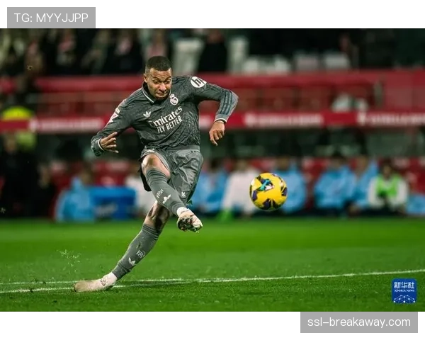 半场战报:皇家马德里1-0领先那不勒斯,贝林厄姆助攻维尼修斯得分