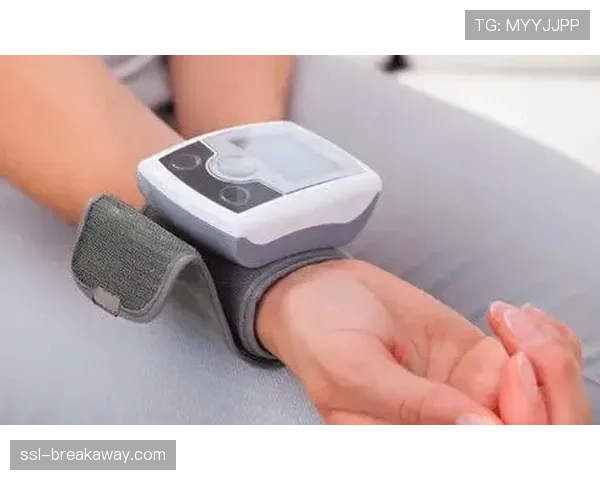 科技公司发布新型可穿戴设备,用于监测球员疲劳度与伤病风险 科技公司发布新型可穿戴设备,用于监测球员疲劳度与伤病风险